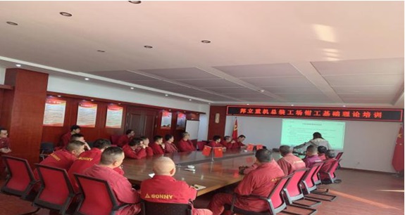 挖掘机、抓料机、抓钢机、报废汽车拆解机钳工培训.jpg 挖掘机、抓料机、抓钢机、报废汽车拆解机钳工培训.jpg