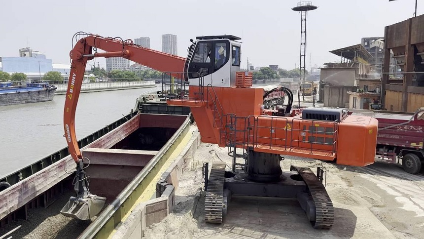 抓料机.jpg 抓料机.jpg