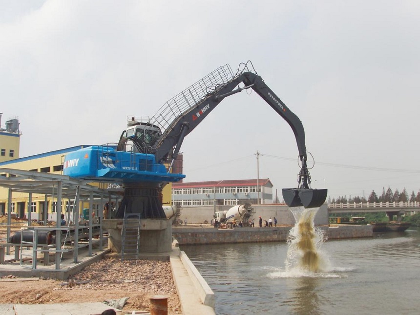 抓料机.jpg 抓料机.jpg