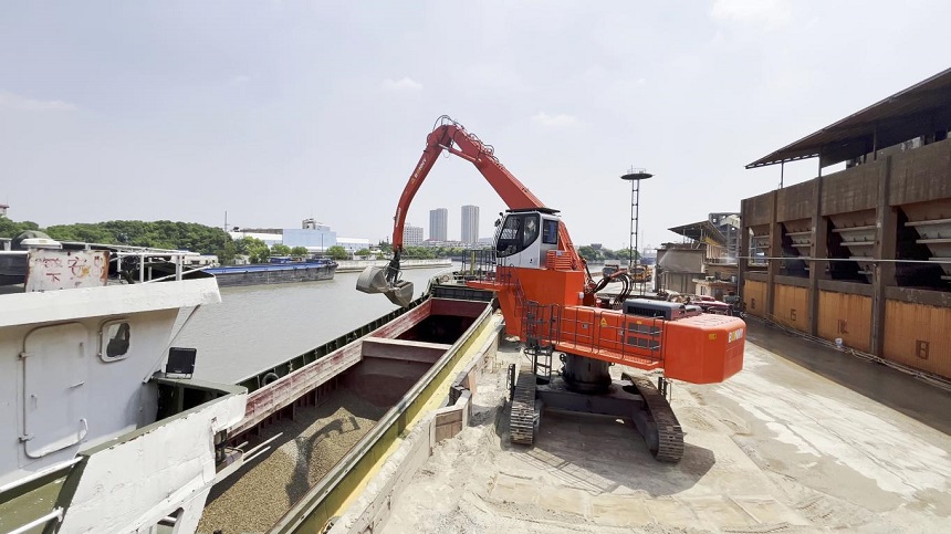 抓料机.jpg 抓料机.jpg