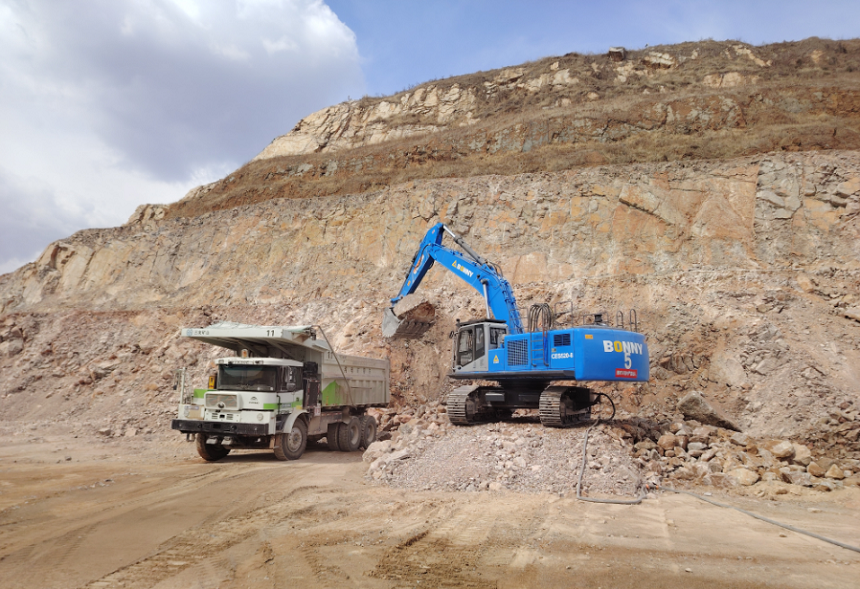 挖掘机.png 挖掘机.png