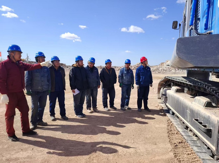 挖掘机.png 挖掘机.png