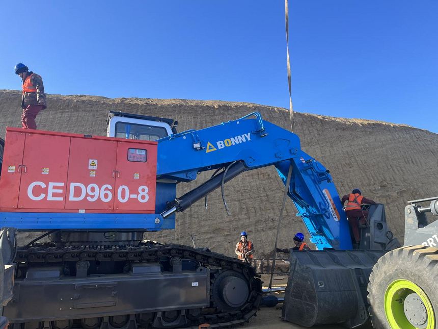 挖掘机.png 挖掘机.png